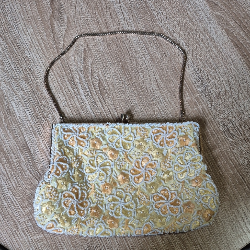 Elegant Floral Beaded Clutch